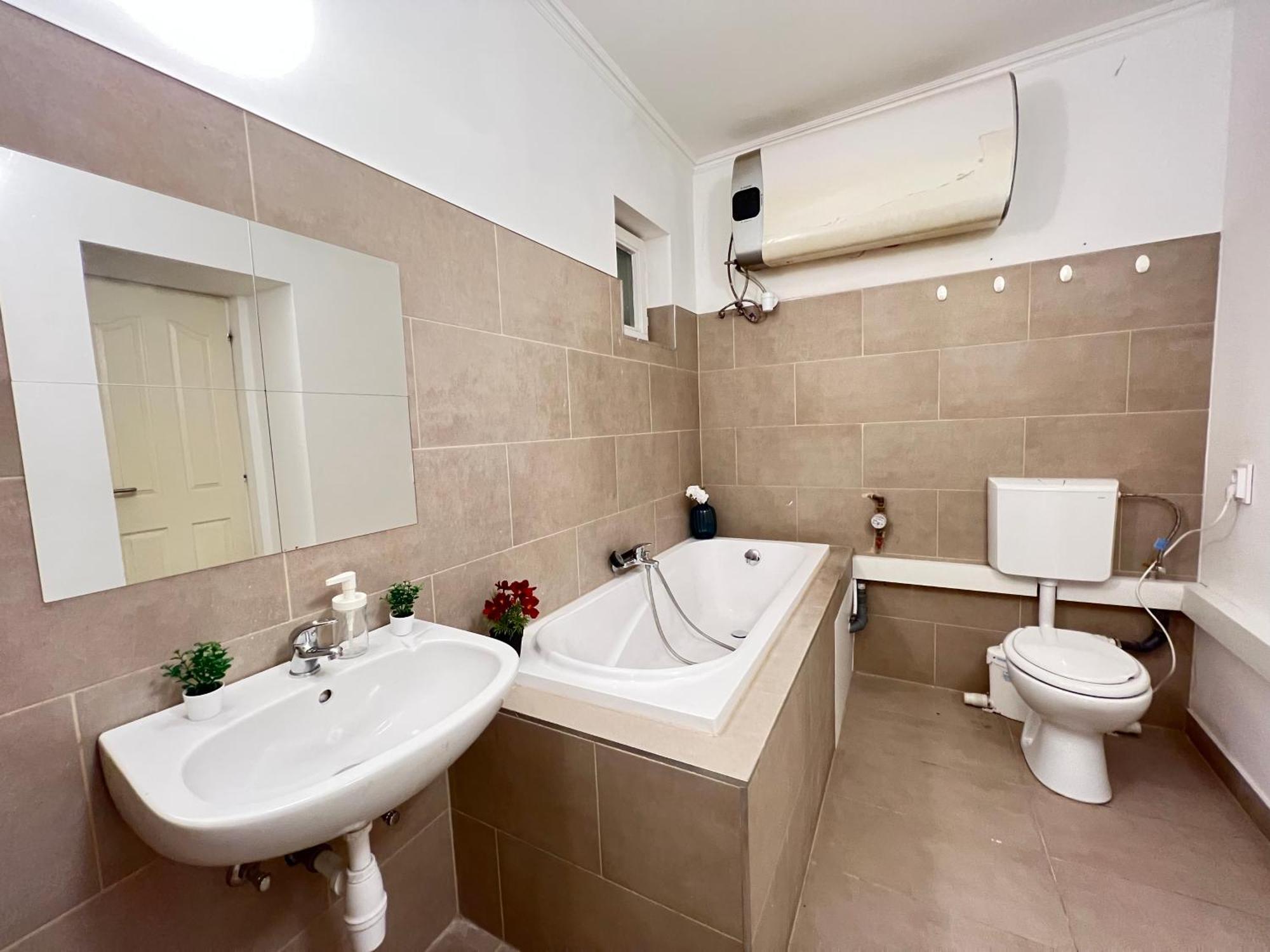 Baross Apartment With Convenience And Style Boedapest Buitenkant foto
